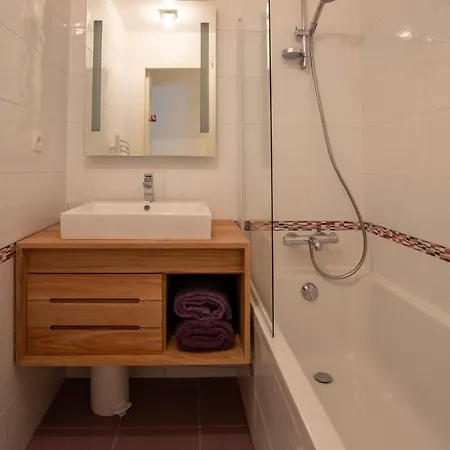 Apartment Cybeles 8 *